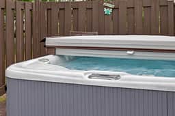 Saratoga Backyard Spa Retreat - Image 4
